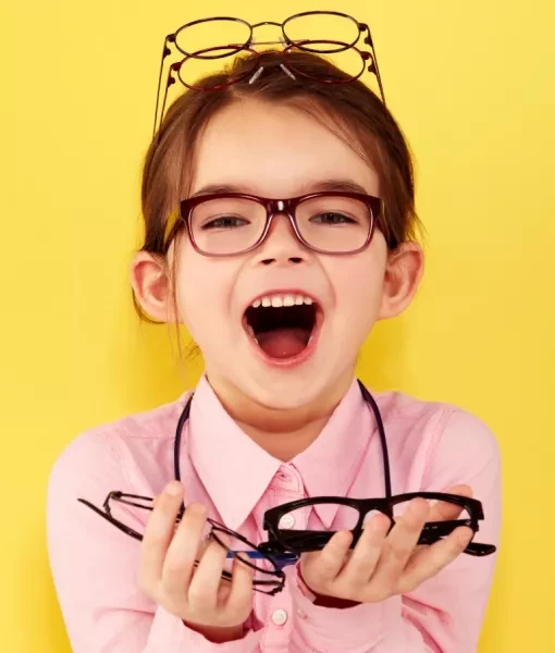 dziewczynka z okularami